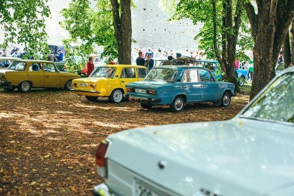 What Are the Best Online Boutiques for Women's Fashion in the UK?